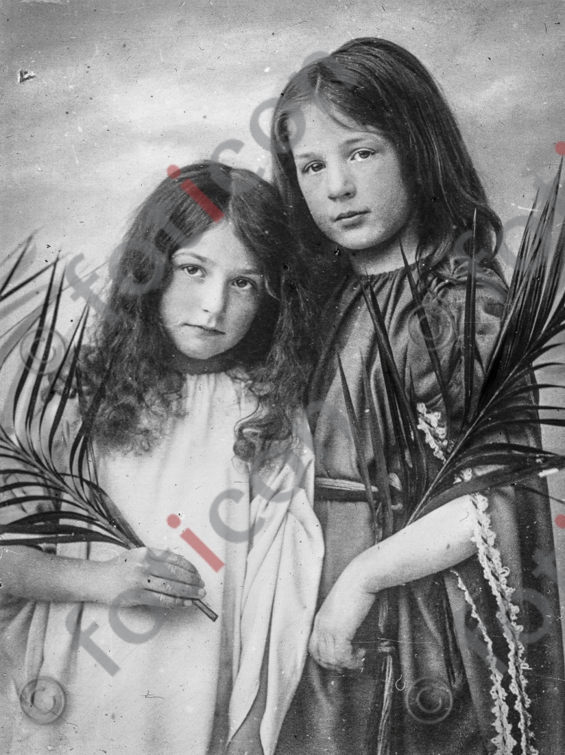 Kinder des Passionsspiels | Children of the Passion Play - Foto foticon-simon-105-043-sw.jpg | foticon.de - Bilddatenbank für Motive aus Geschichte und Kultur